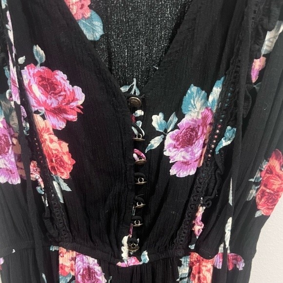 Black floral print short flutter sleeve dress size small - Picture 5 of 8